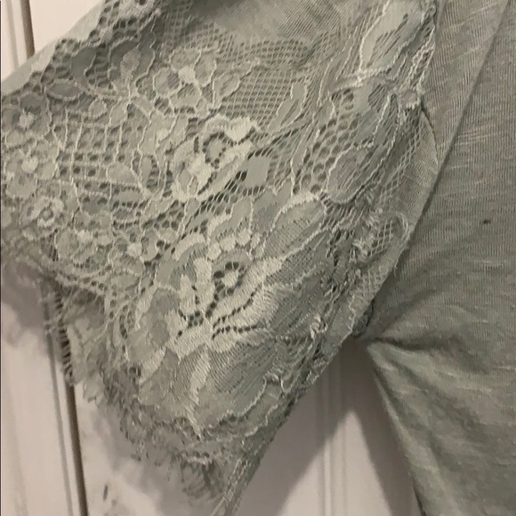 Floral Lace patterned blouse. - Picture 2 of 4